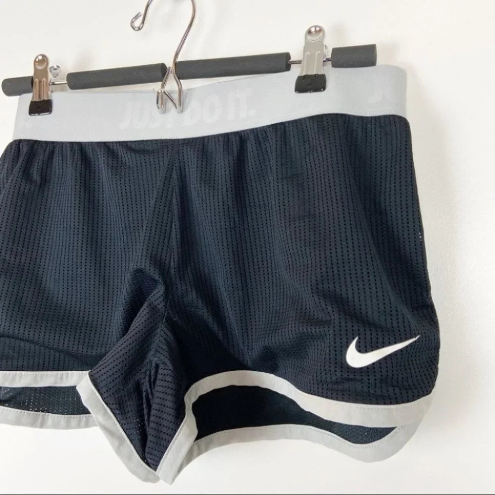 COPY - NikeTraining Dri-Fit Mesh Shorts Size M in Black